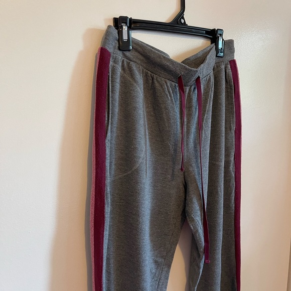 Woman’s casual sweatpants - Picture 2 of 7